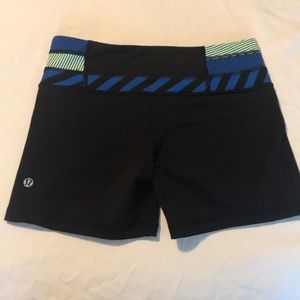 Lululemon Reversible to solid black Groove short